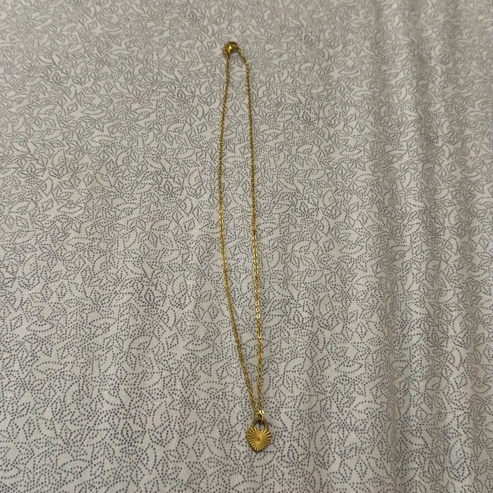 Gold Fashion Jewelry Heart Pendant Necklace - Picture 4 of 4